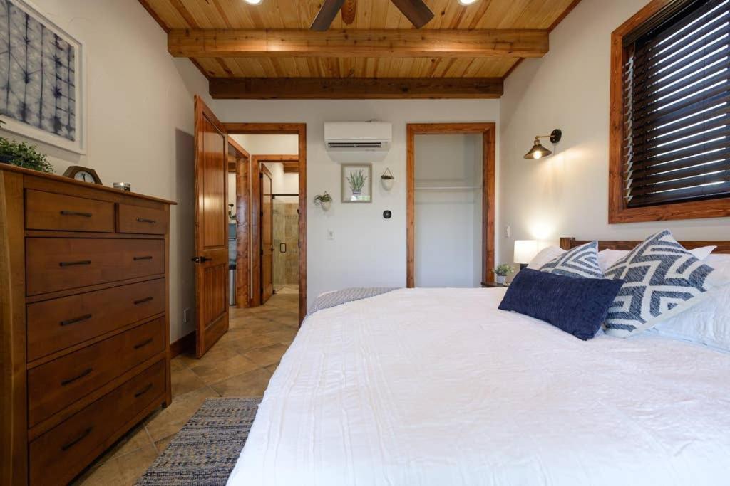 Little Dutch Cabin #1 - 12 Min To Magnolia-Baylor Bellmead Exterior photo